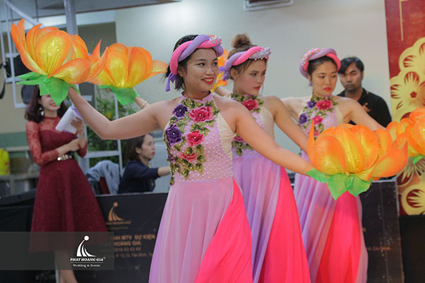 tất niên công ty xây dựng 194 11