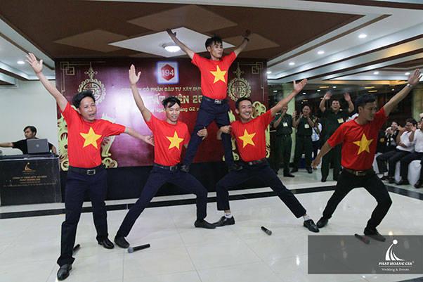 tất niên công ty xây dựng 194 14