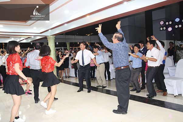 tất niên công ty xây dựng 194 17