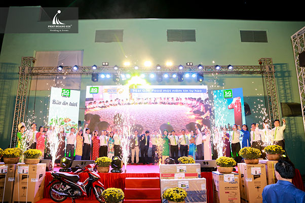 tất niên công ty sài gòn food 13