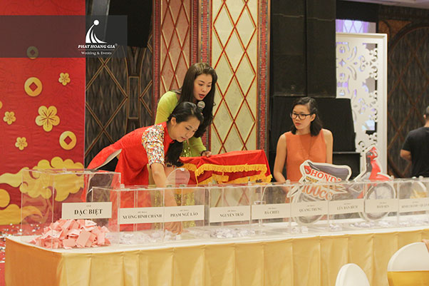 tất niên công ty bánh kẹo abc 10