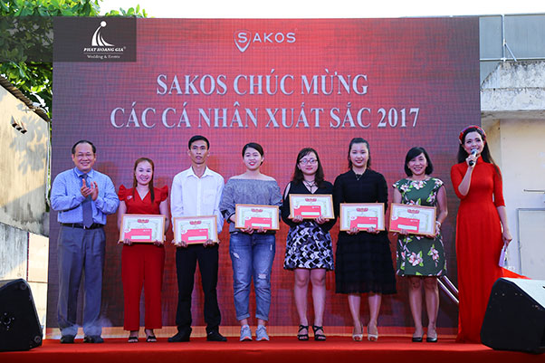 tất niên công ty sakos 5