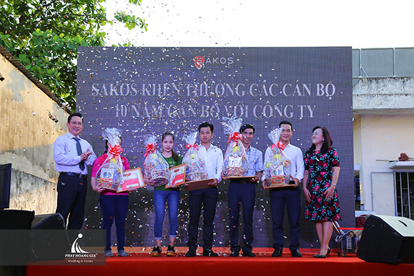 tất niên công ty sakos 7