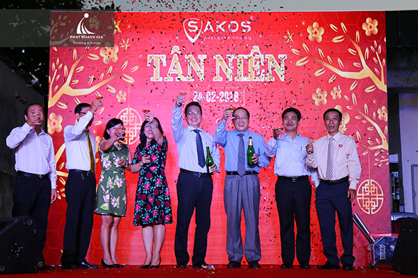 tất niên công ty sakos 12