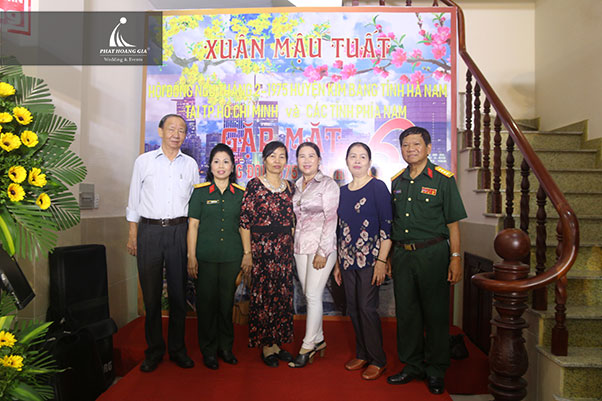 họp mặt đồng đội