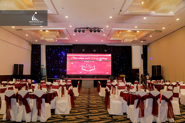 tri ân mỹ phẩm uni beautiful