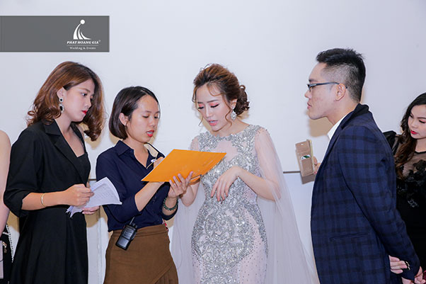 tri ân mỹ phẩm uni beautiful