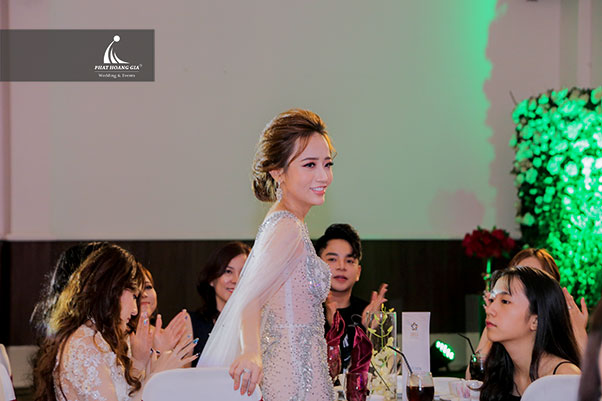 tri ân mỹ phẩm uni beautiful