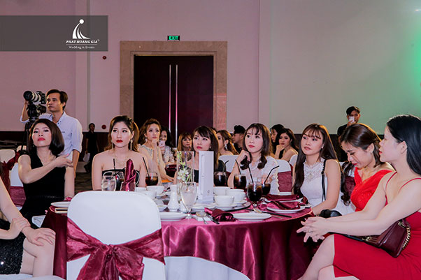 tri ân mỹ phẩm uni beautiful