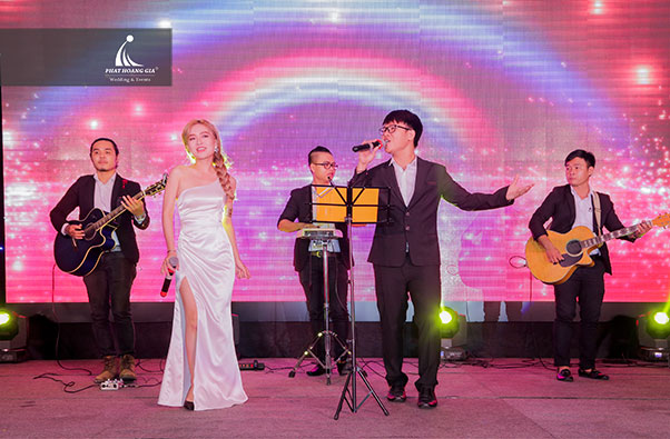 tri ân mỹ phẩm uni beautiful