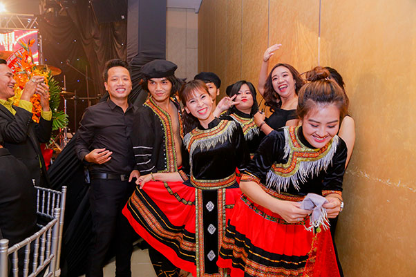 kỷ niệm 6 năm thành lập công ty Phát Hoàng Gia