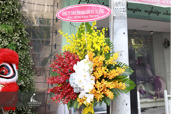 khai trương showroom áo cưới Rin Wedding cn thứ 4