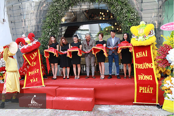 khai trương showroom áo cưới Rin Wedding cn thứ 4