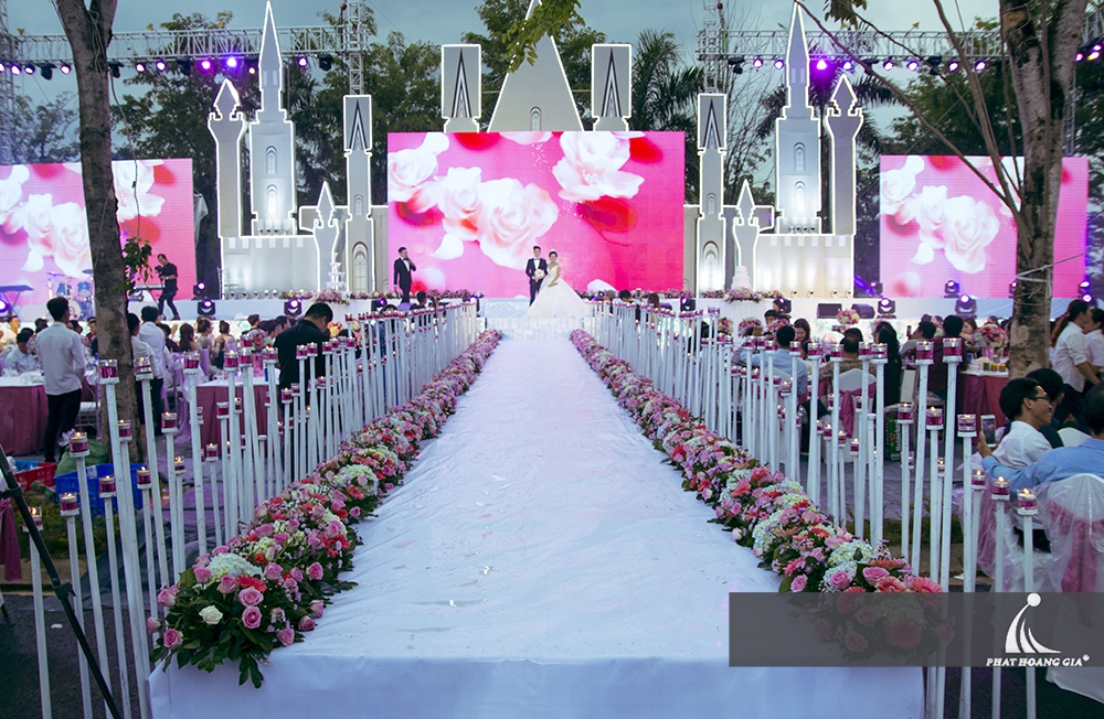 tiệc cưới sân vườn