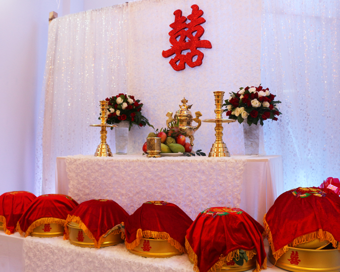 tiệc cưới màu hồng