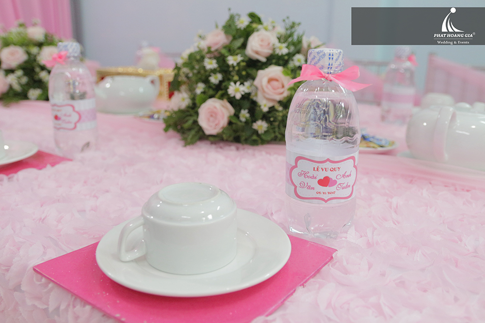 tiệc cưới màu hồng