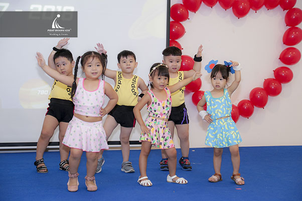 Lễ tổng kết năm học 2018 - Trường mầm non Vũ Trụ Xanh