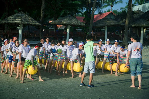 Tổ chức Team building