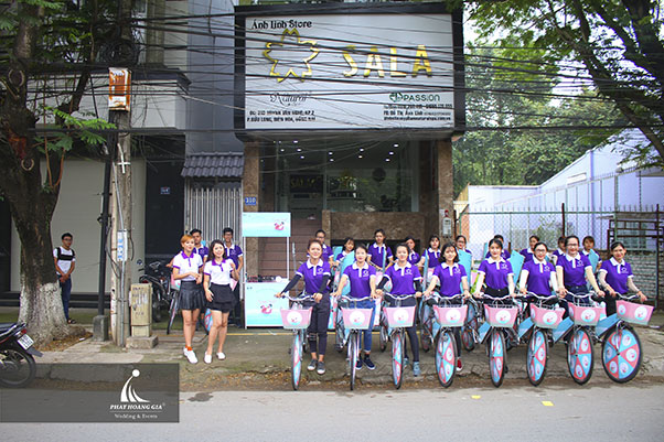 Roadshow - Cuộc đua các nhãn hàng