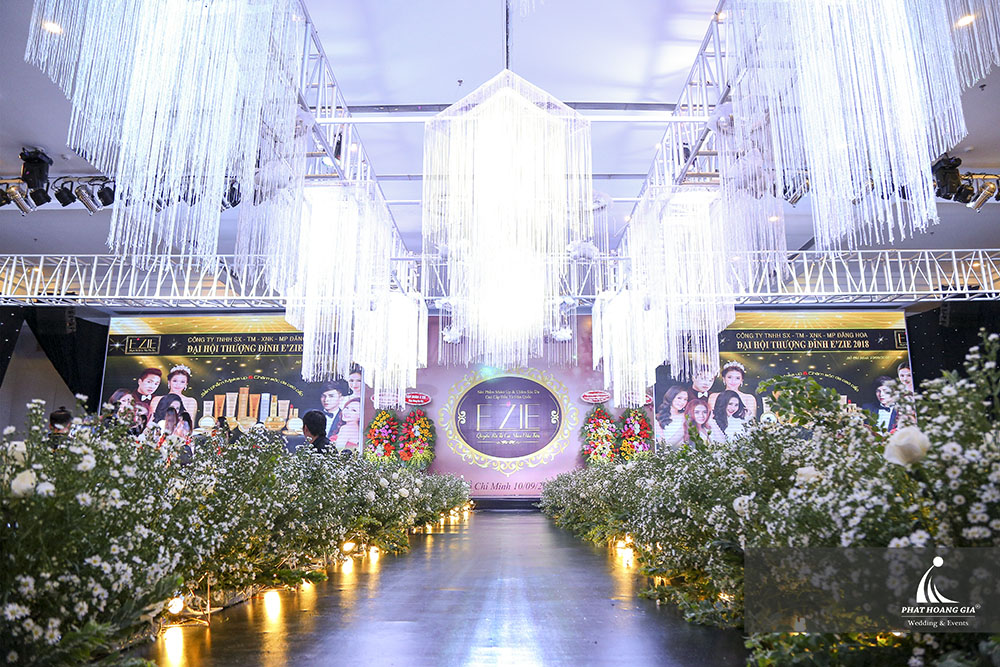 Tri ân khách hàng - Đại hội thượng đỉnh E'zie 2018