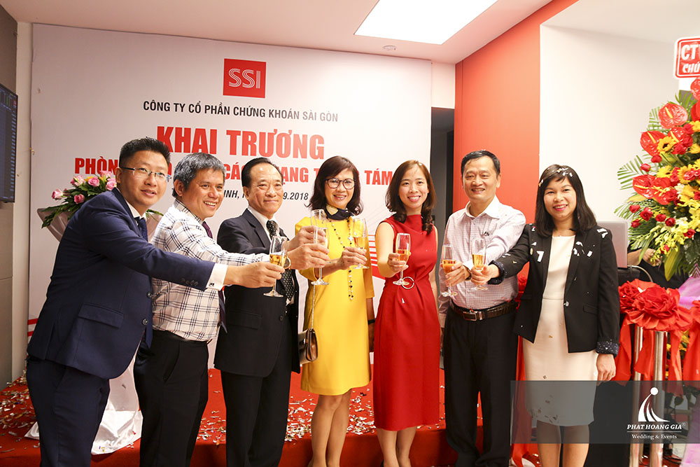 Khai trương phòng giao dịch SSI Cách Mạng Tháng Tám