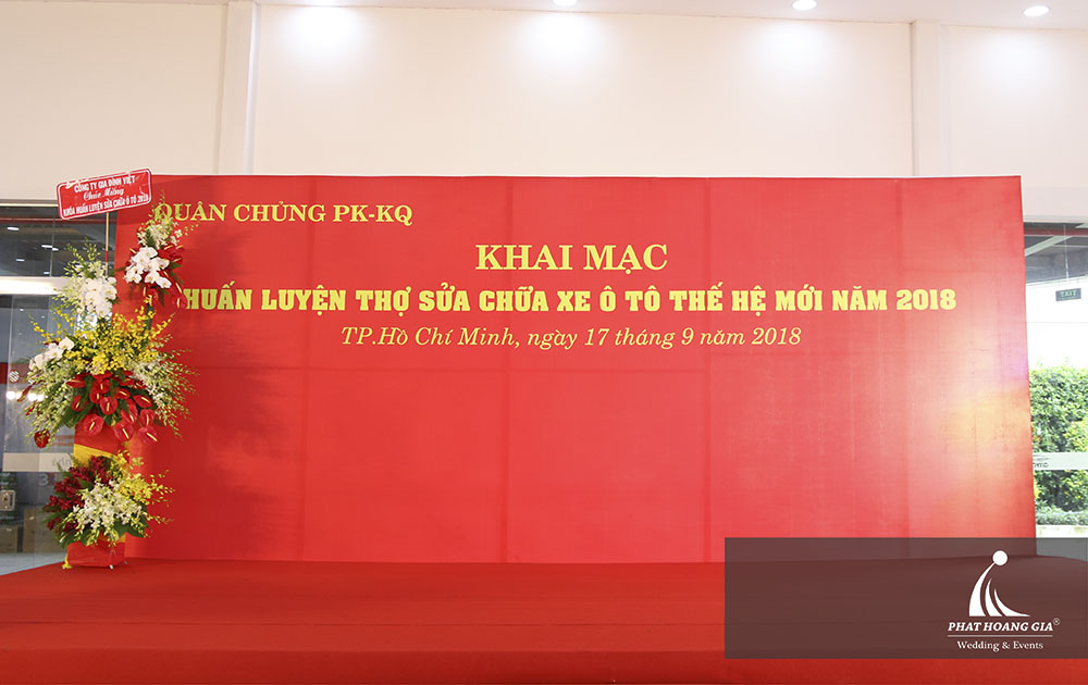 Quân chủng PKKQ khai mạc lớp huấn luyện thợ sửa chữa xe ô tô thế hệ mới 2018”