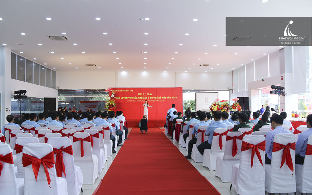 Quân chủng PKKQ khai mạc lớp huấn luyện thợ sửa chữa xe ô tô thế hệ mới 2018”