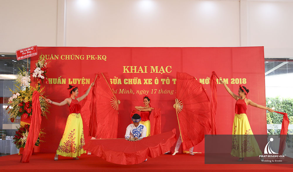 Quân chủng PKKQ khai mạc lớp huấn luyện thợ sửa chữa xe ô tô thế hệ mới 2018”