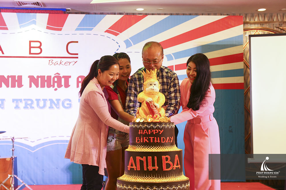 Tiệc sinh nhật giám đốc ABC Bakery