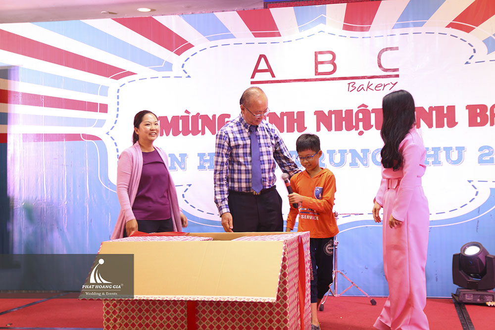 Tiệc sinh nhật giám đốc ABC Bakery