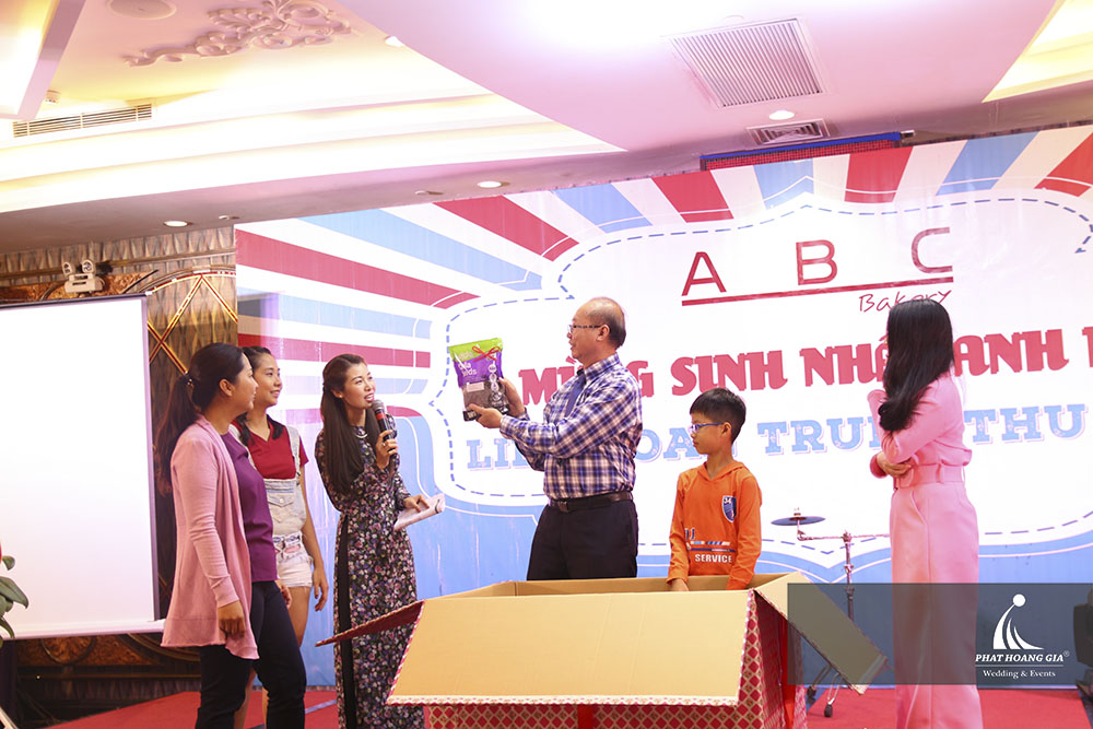 Tiệc sinh nhật giám đốc ABC Bakery