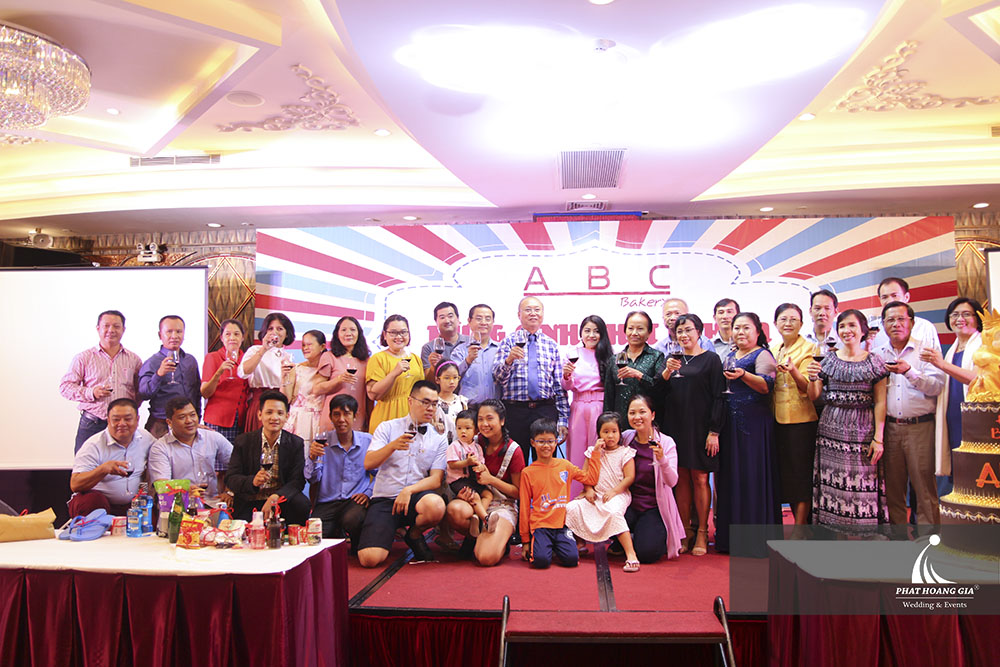 Tiệc sinh nhật giám đốc ABC Bakery