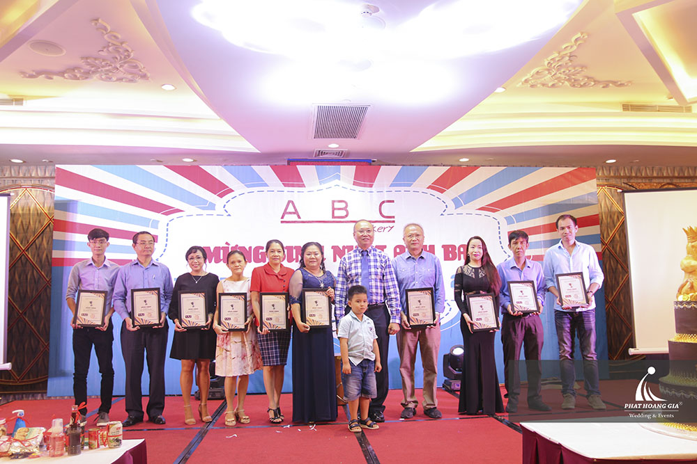 Tiệc sinh nhật giám đốc ABC Bakery