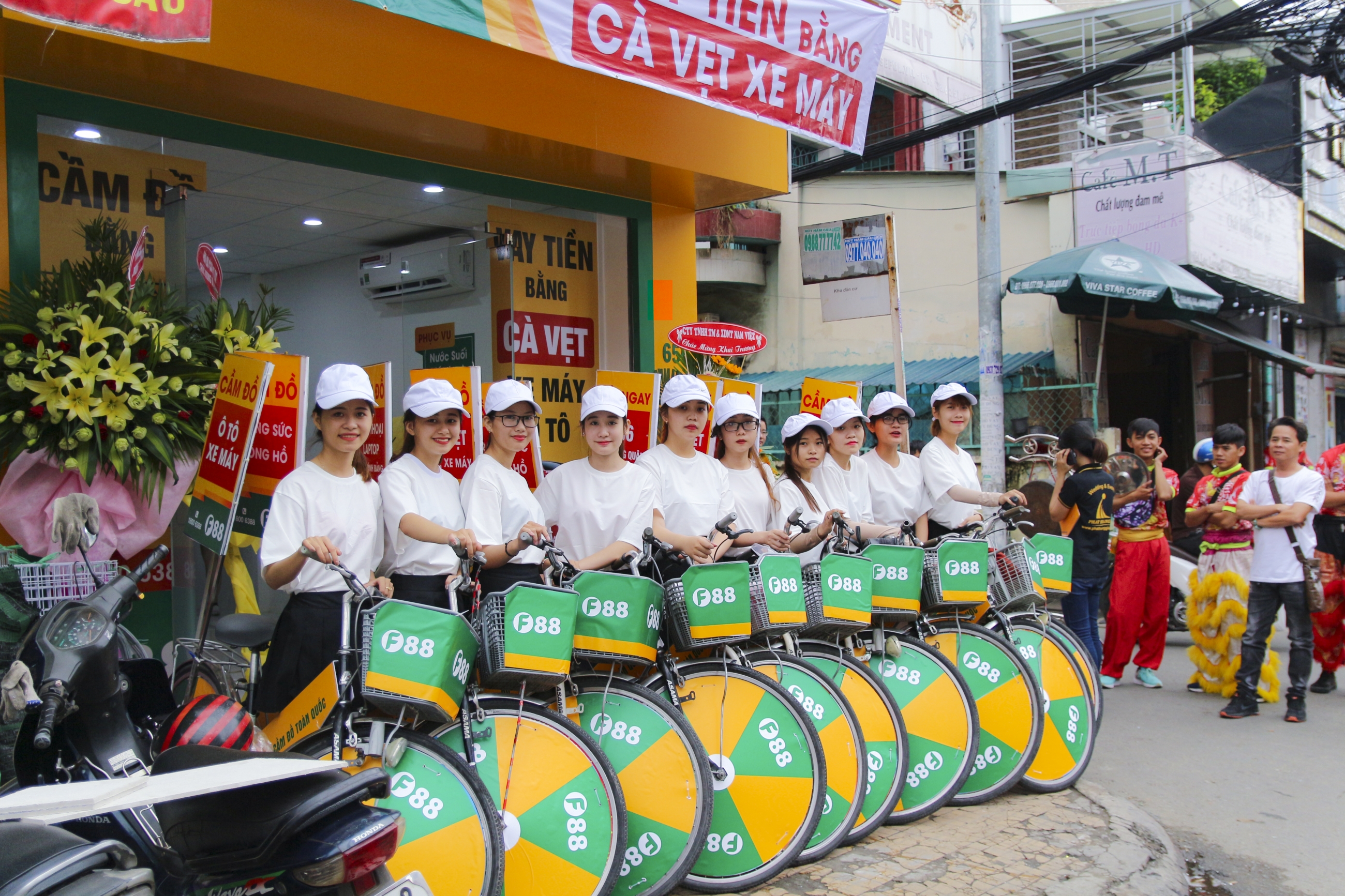Roadshow xe đạp khai trương cửa hàng F88 CN Lạc Long Quân 