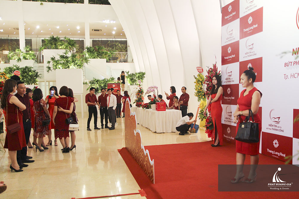 Tất niên Thăng Long Real Group - Dạ tiệc đỏ