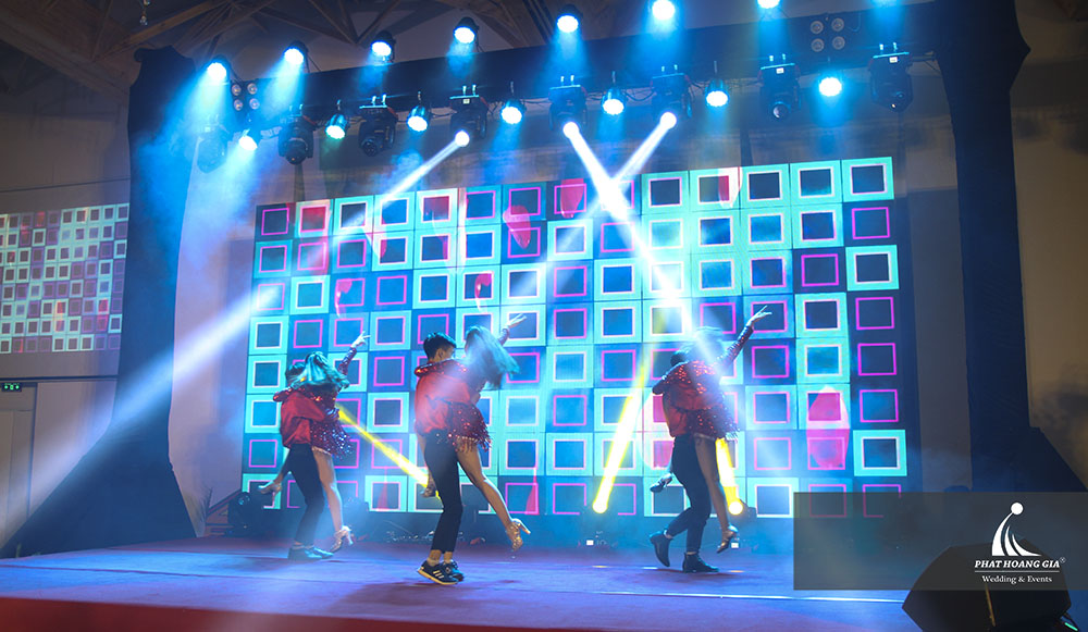 Tất niên Thăng Long Real Group - Dạ tiệc đỏ