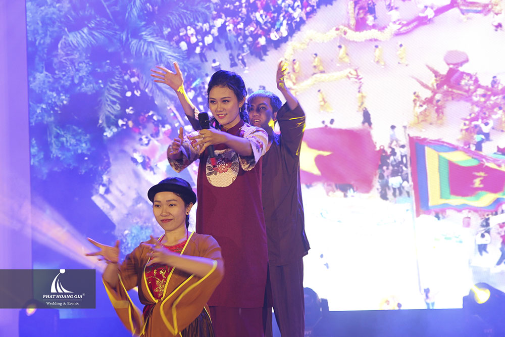 Tất niên Thăng Long Real Group - Dạ tiệc đỏ