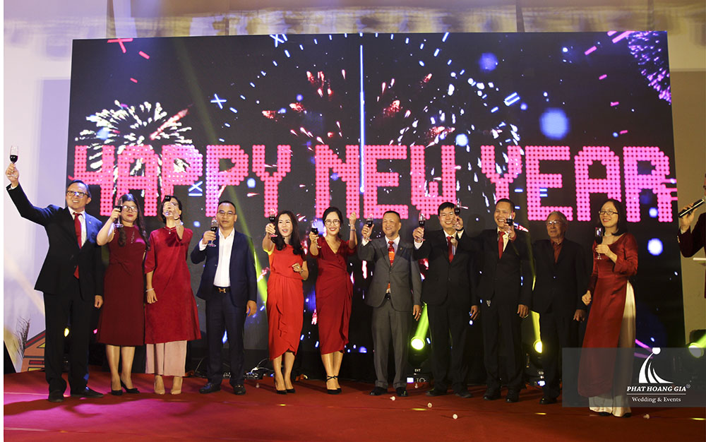 Tất niên Thăng Long Real Group - Dạ tiệc đỏ