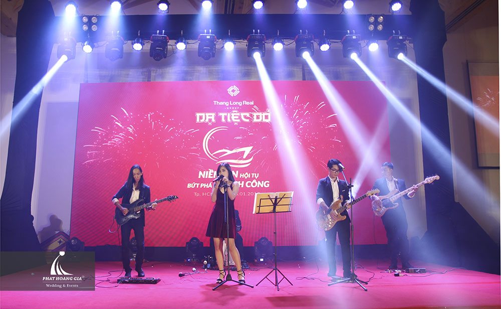 Tất niên Thăng Long Real Group - Dạ tiệc đỏ