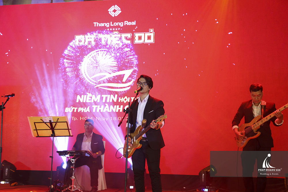Tất niên Thang Long Real Group - Dạ tiệc đỏ