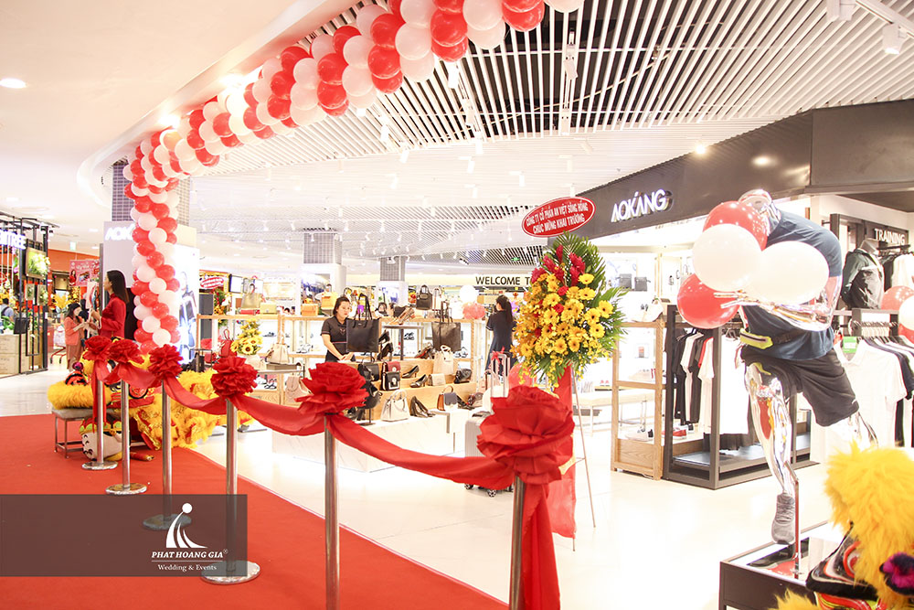 Lễ khai trương gian hàng Aokang & Anta