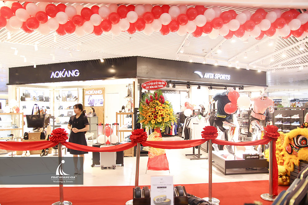 Lễ khai trương gian hàng Aokang & Anta