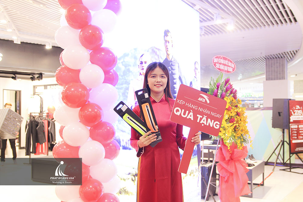 Lễ khai trương gian hàng Aokang & Anta