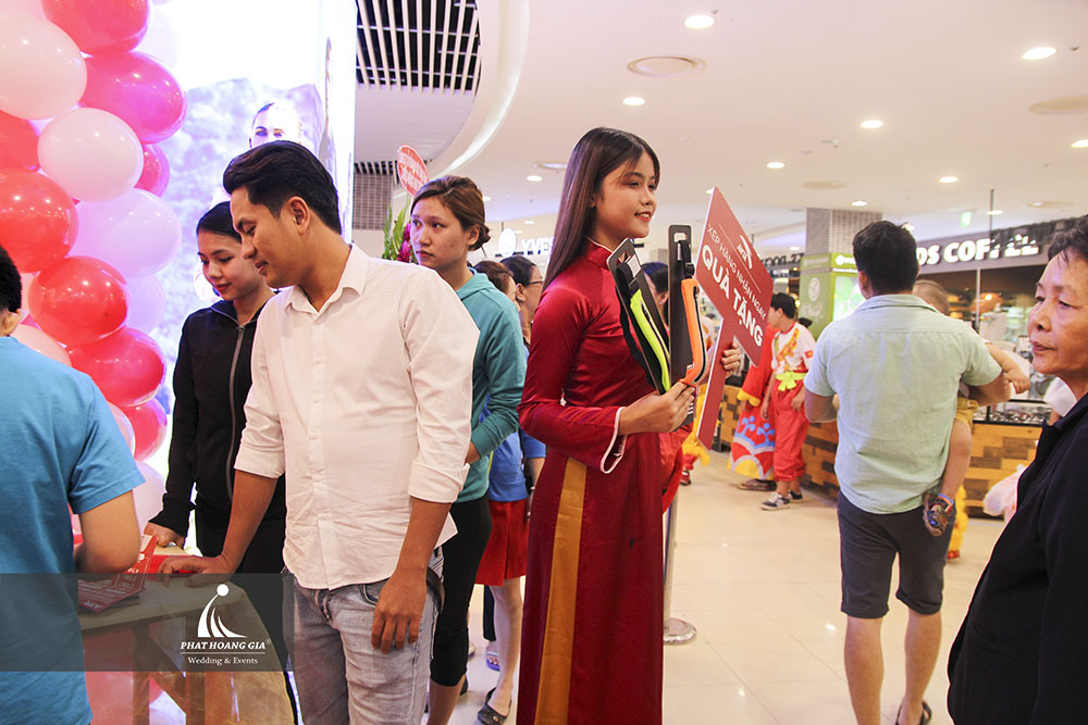 Lễ khai trương gian hàng Aokang & Anta