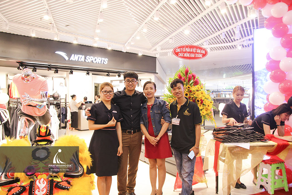 Khai trương gian hàng Aokang & Anta 