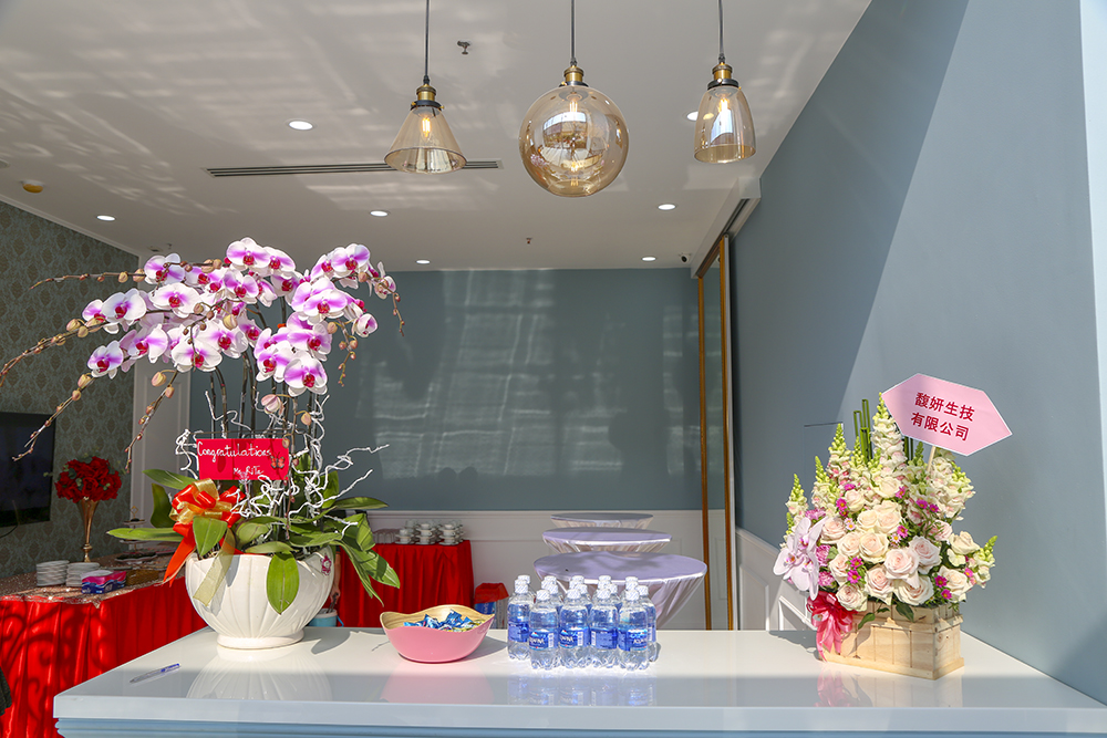 Lễ khai trương thương hiệu Anruti Cosmetic