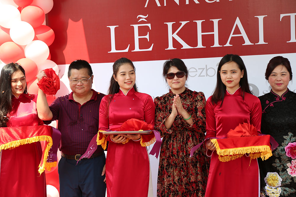 “ Lễ khai trương thương hiệu Anruti Cosmetic