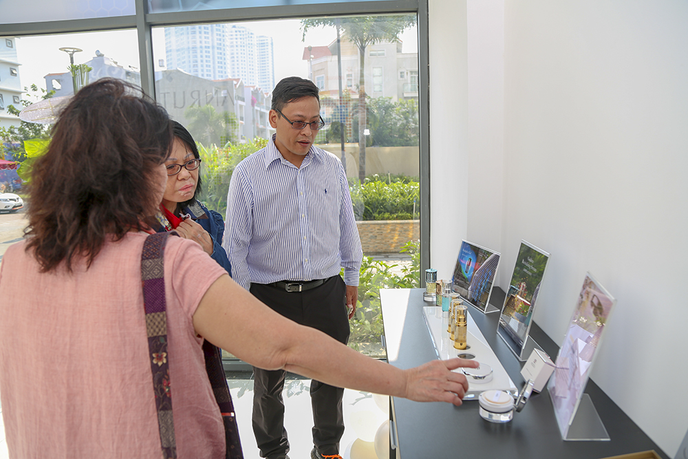 “ Lễ khai trương thương hiệu Anruti Cosmetic