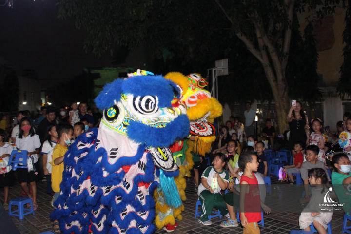 mua lân đêm trung thu