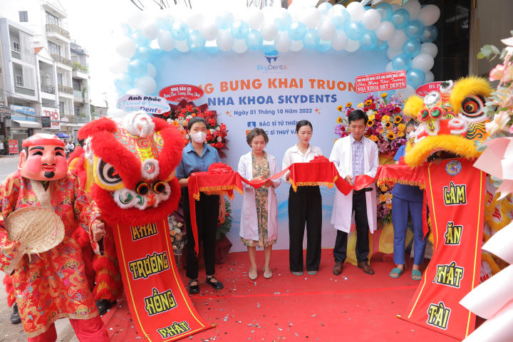 khai trương nha khoa Skydents